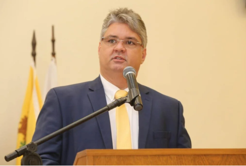 Advogado Luiz Eugênio Marques de Souza durante discurso na OAB